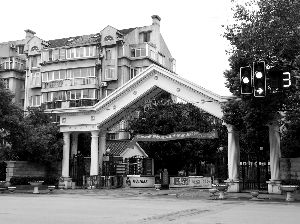 小偷入别墅行窃失主见其家庭困难反捐赠1万元