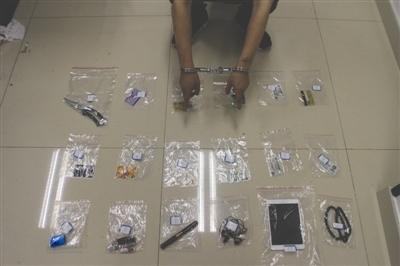 男子开车送同学到机场跑回其家偷50万元财物(图)