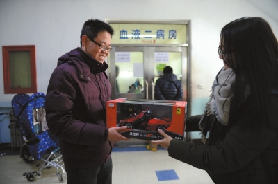 ���װ�Ůװ�������������к��ڻ��Ʋ����յ���������