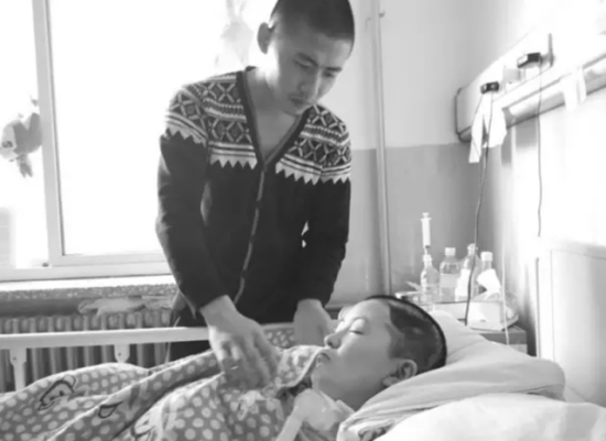 男子借20万照顾植物人女友剧情反转实为家暴所致