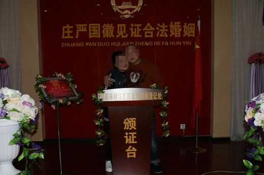 ���ӳﱸ�����ڼ䶷Ź����Ů�ѳƸ���������֤