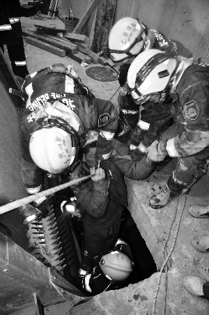 北京通州一工地发生淤泥沉降两工人被埋一人遇难