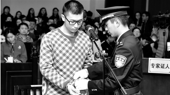 留美男生杀害女友受审当场下跪:后悔莫及(图)