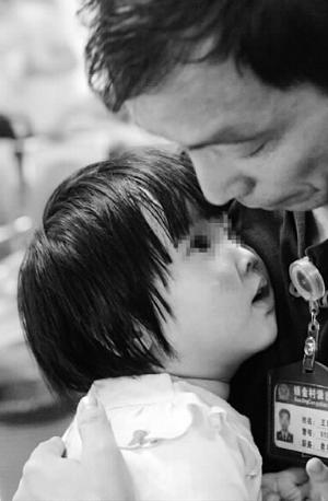 2��Ůͯ�����Ͼ���ͷ����������ͯ����Ժ