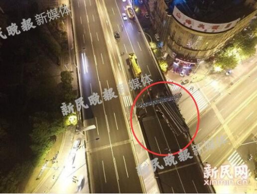 上海中环高架桥疑被货车压断路面倾斜好几度(图)
