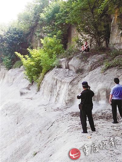 男子自称父母双亡要跳崖民警救助发现系骗子(图)