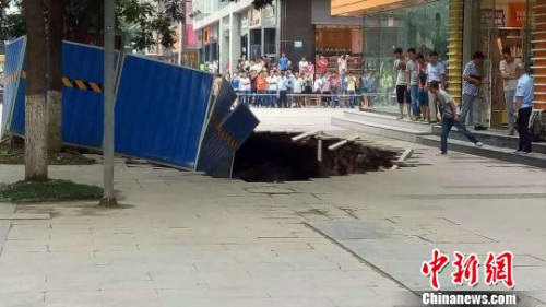 ���ݲ��н�����ԭ��ϵʩ��Ƶ���͵��¾ֲ��ն�