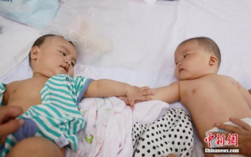 ��ȫ�����������ʵʩ��һ������ͥ��Ը����