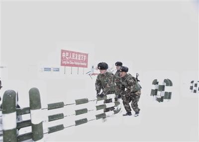 中国边境风云:亲历“花样藏毒”枪支相伴而生