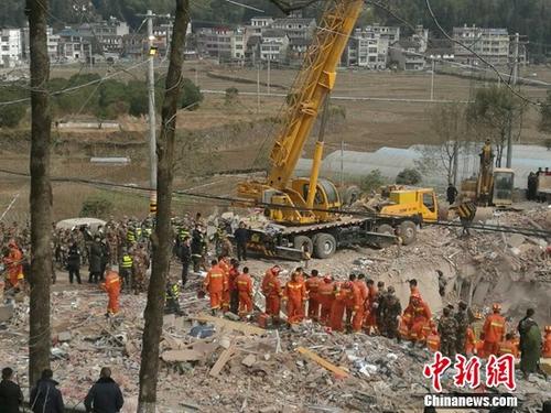 浙江温州民房坍塌事件救出第9名被困人员