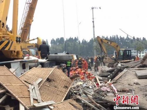 浙江文成民房坍塌致5人亡1老人被埋14小时后获救