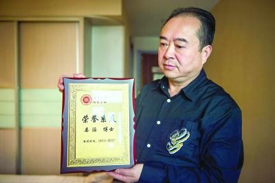 “渐冻症”女博士捐赠器官续:众多爱心人士为其献药