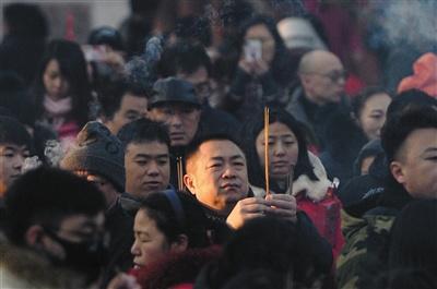 大年初一8.5万人雍和宫上香祈福安保获“点赞”