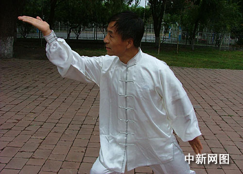 长春市民习练"奇功"鸭形拳 实为格斗术(图)