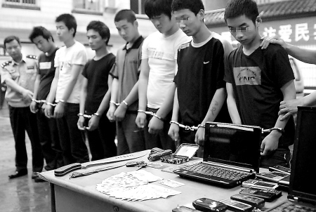 17岁少年率团伙专抢单身中年男 两月内作案20余起 ——中新网