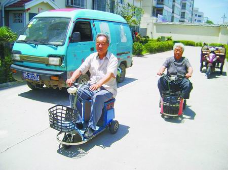 古稀老人自制迷你电动车取名 爱妻号 图 中新网 古稀老人自制迷你电动车取名 爱妻号 图 中新网