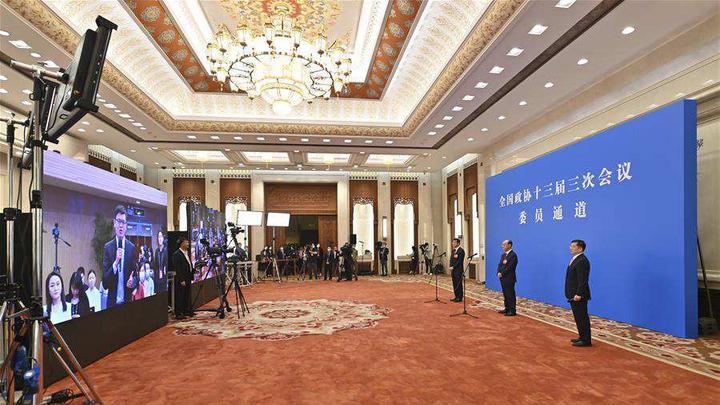 全国政协十三届三次会议第一场“委员通道”