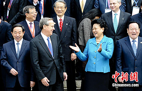 ���Ӷ���ϯ2011���ѧУ��ȫ���ῪĻʽ