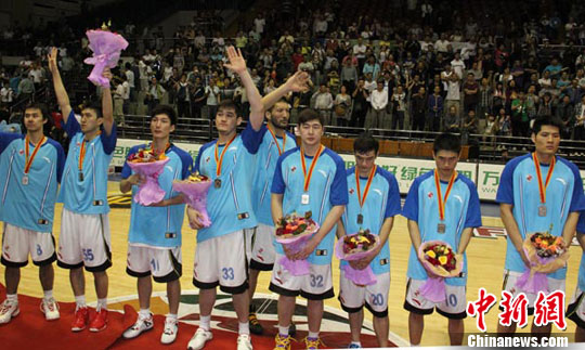 CBA:�㶫�ӿͳ�ʤ�½��ӵ��ߴλ���ܹھ���3��