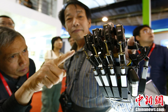 北京科博会肌动机械手为中风患者带来希望