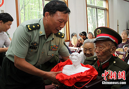 �����90��������Ϻ����������ë�󶫴ɵ�4��