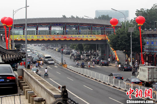 北京琉璃厂飞架古天桥