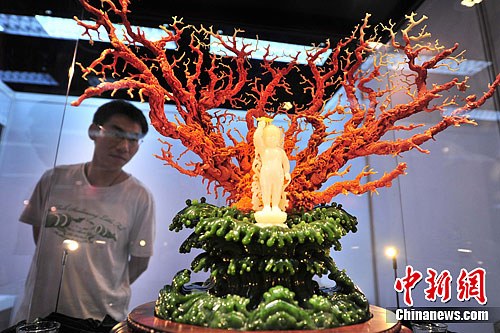 ��ʮ���챱�������鱦չ�ڱ�����Ļ