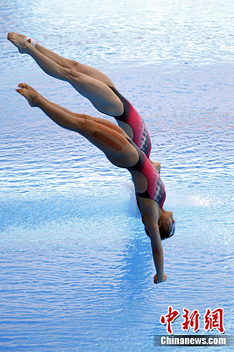 �Ϻ���Ӿ������Ů����ˮ˫�����װ�����սĻ��4��