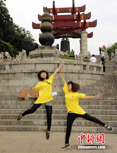 ̨������������ӪӪԱ�ƺ�¥������������Ӱ