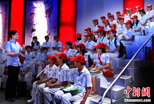 海南贫困孩子北京“看世界”