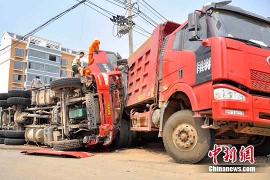 ��ͼ:�Ž���������ײֱ�������ֳ���Ԯ