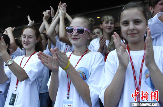 ����Сѧ��һ����װ��ӭ����˹��С���ˡ���3��