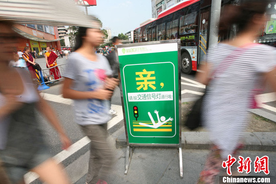 �Ա���·���ֽ�ͷ���ף��밴��ͨ�źŵ�ͨ��