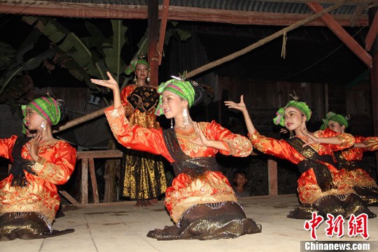 ӡ��ռ������������Ů������ӭ����