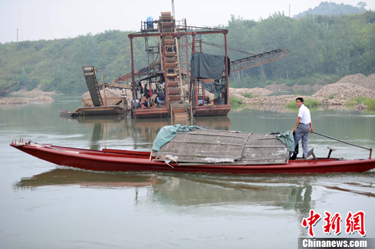 ���������ط����¹�11�����Ѱ���9��Ůѧ����3��