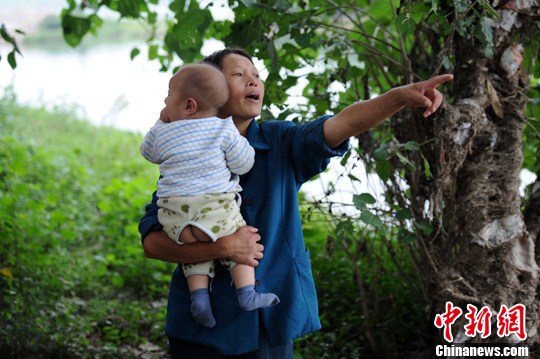 ���������ط����¹�11�����Ѱ���9��Ůѧ����4��