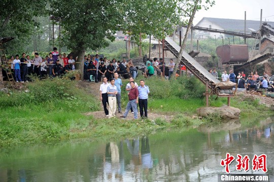 ���������ط����¹�11�����Ѱ���9��Ůѧ����5��