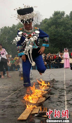 ���ž�����ɳ��������ӭ����