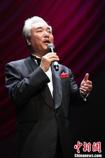 著名歌唱家刘维维在“辛亥百年”多伦多站演出