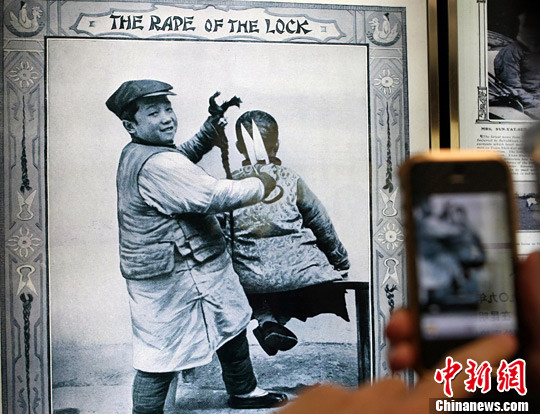 ����ͼ���չ��Ӣ����ֽ�ϡ��й��˼����ӡ���Ƭ