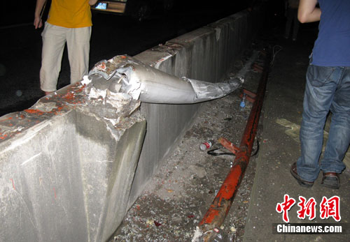 �Ϻ�һ��˾Ա���೵�෭����11��������2��