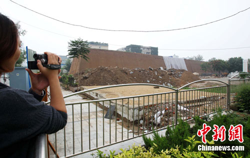 ����֣���½������̴���ǽ�ദ����