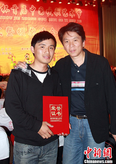 �й��׽촵�����Ļ̨�塰90�󡱻������ر��