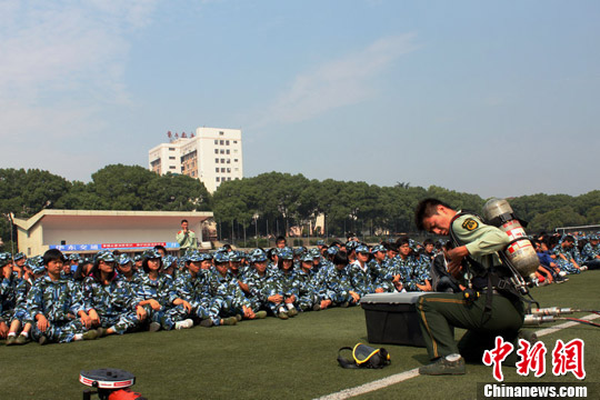 华东交通大学将消防知识宣讲纳入开学典礼2