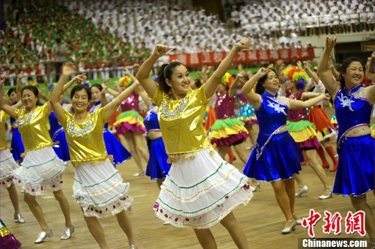 �ϲ���ǧ��Ů���ظ�����ӭ�����˻ᡱ��4��