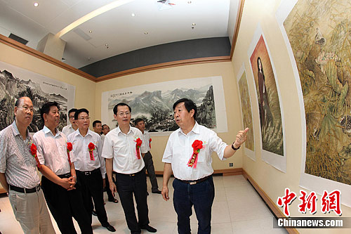 �ܹ��ݡ��л��顱�黭չ�ڹ㶫������Ļ��5��