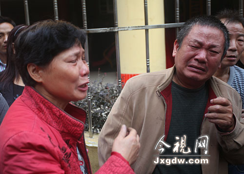 �賿ͻ������ϲ�һ������լ���ɻҽ���4��