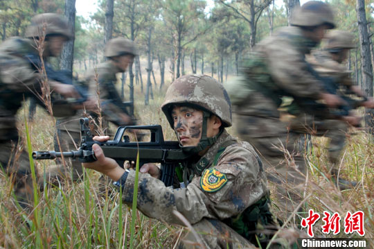 济南军区举行"确山决胜——2011"实兵演练