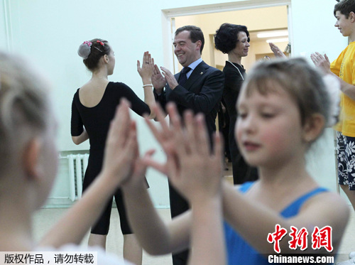 ����ͳ÷��Τ�ܷ�������깬��С�����ǹ����赸�Σ�2��