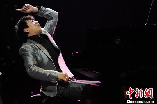 2011�����ִ���˹���й�Ѳ�ݳɶ�����